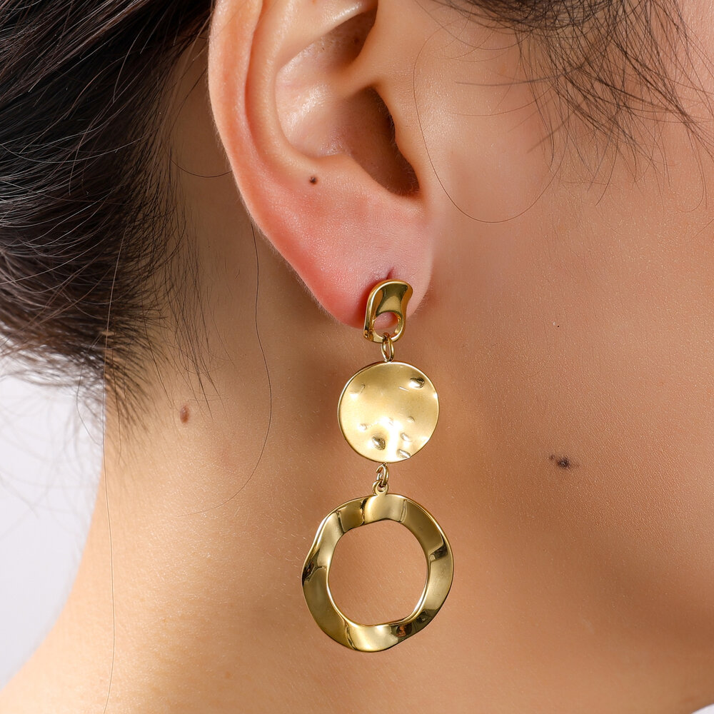 Organic Circle Drops &ndash; Gold