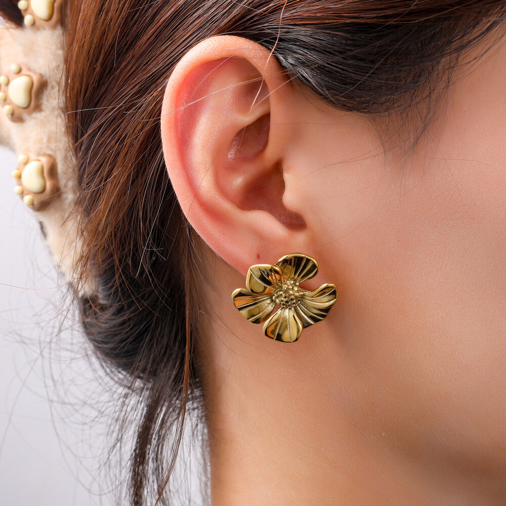 Soft Petals Floral Studs &ndash; Gold