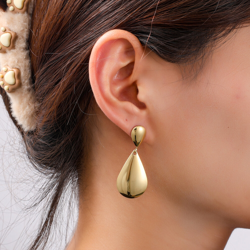 Sleek Drop Earrings &ndash; Gold