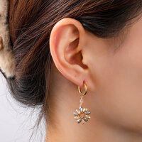 Daisy Drop Hoops &ndash; Champagne
