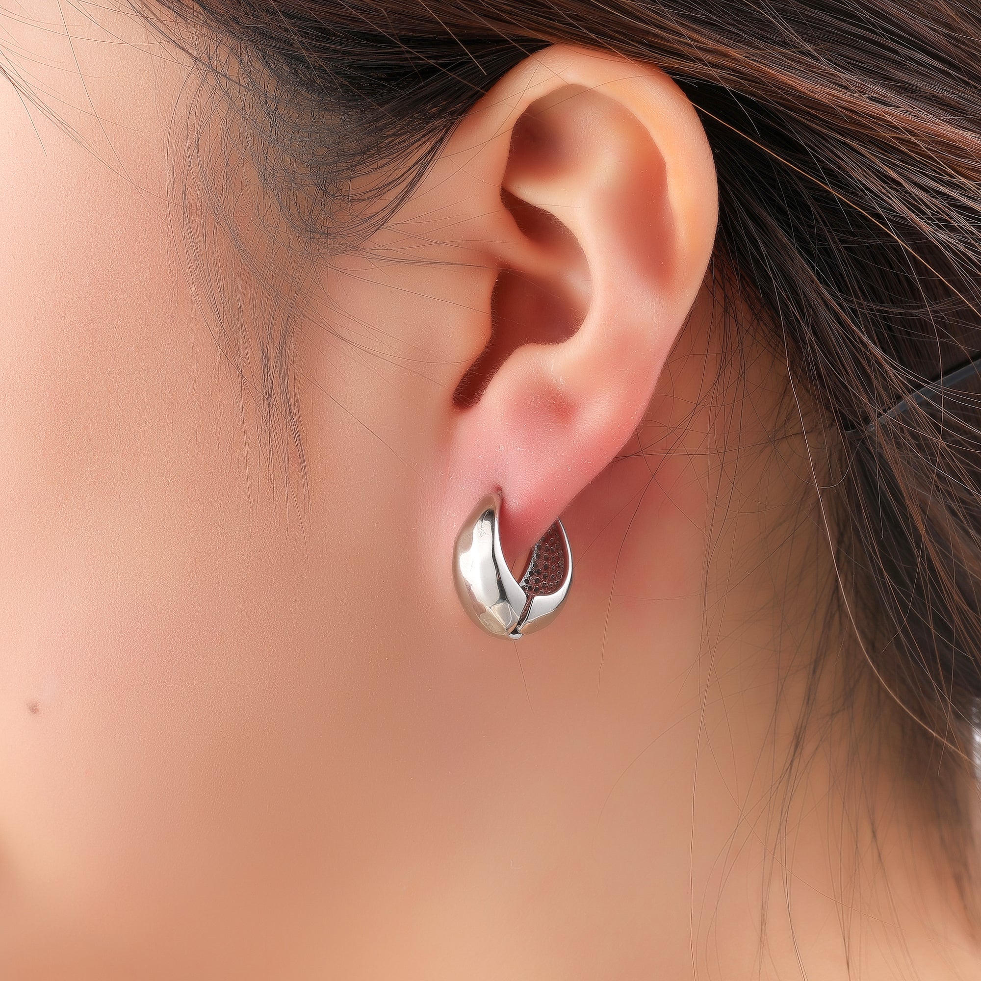 Soft Curve Hoop – Silver