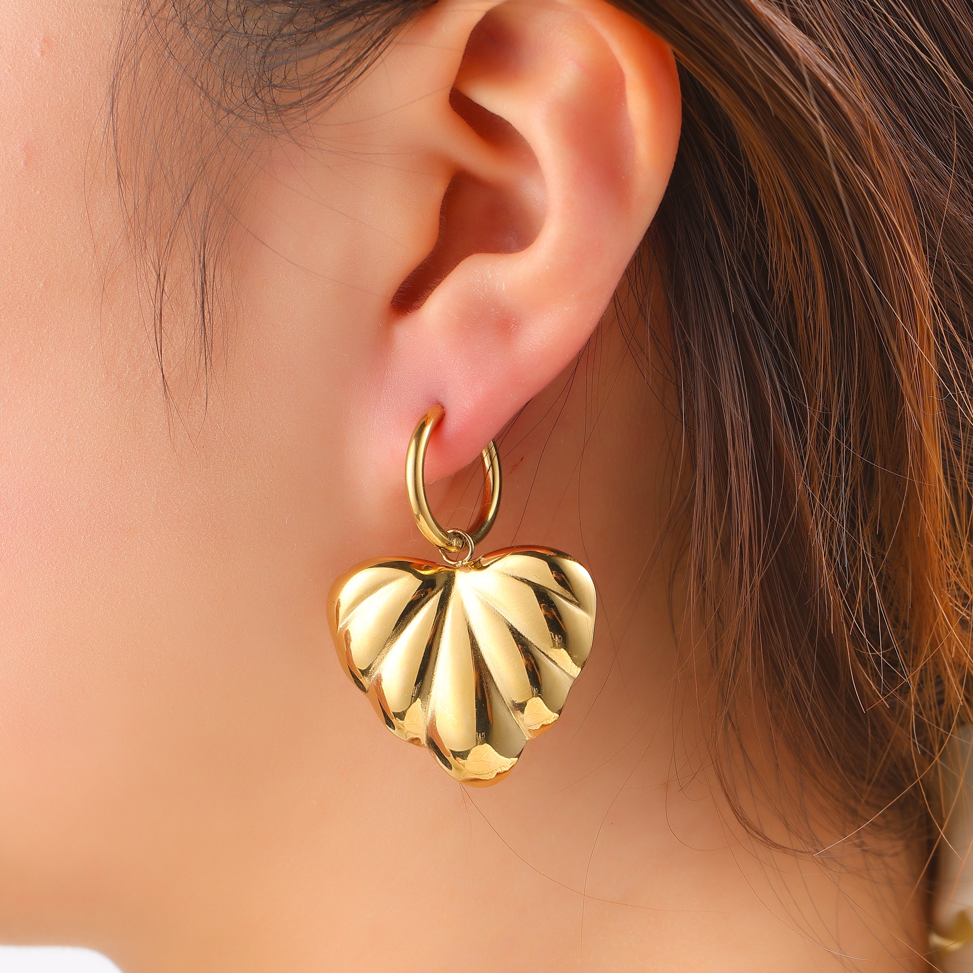 Shell Heart Charm – Gold