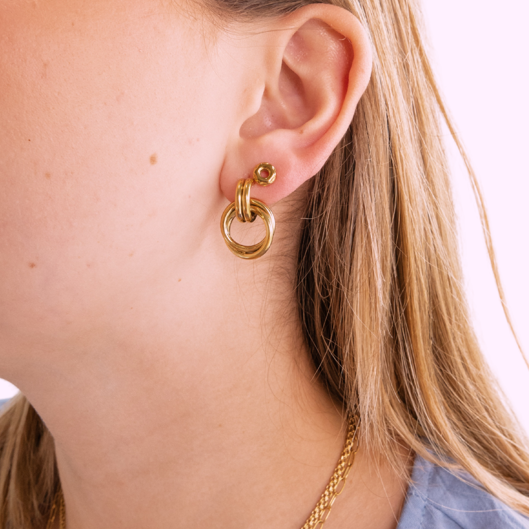 Twisted Circle Stud – Gold